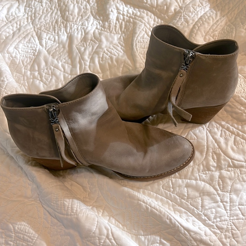 PRICE ⬇️! Sam Edelman Taupe Grey Ankle Boots Sz 8